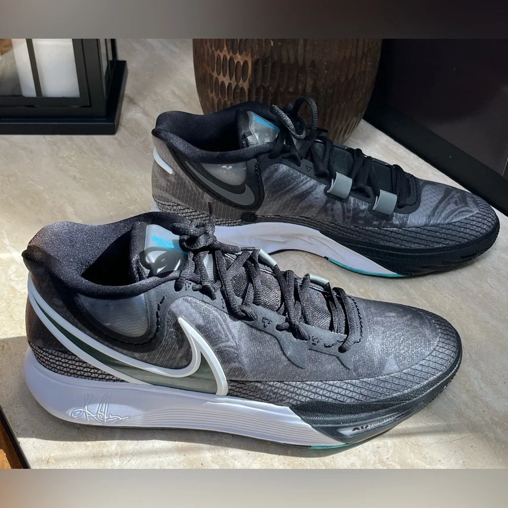 NWT Nike Kyrie 8 Orca Sneakers